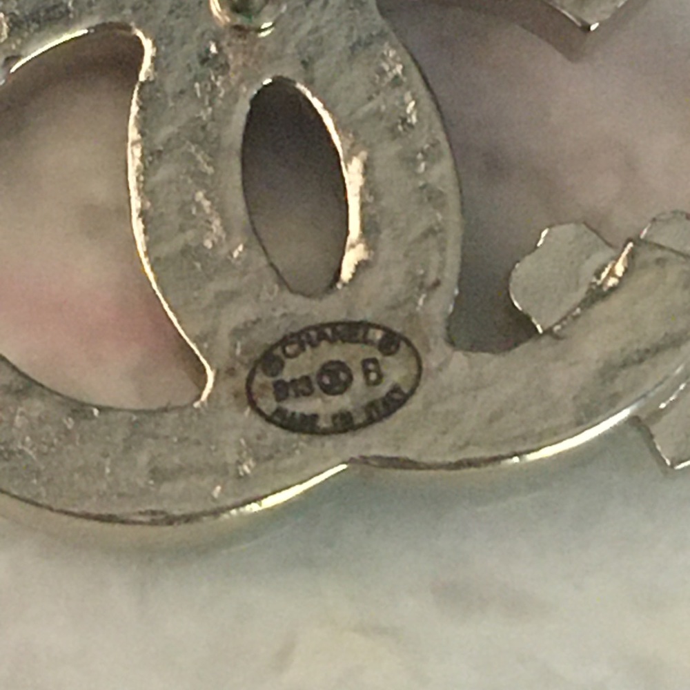 Chanel Large CC Earrings - Picture 5 of 7